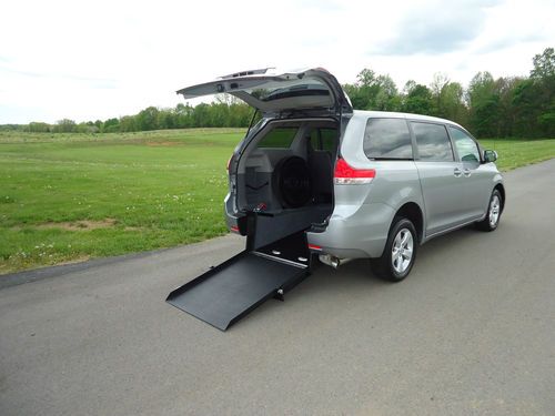 2012 toyota sienna wheelchair/handicap ramp van rear entry conversion