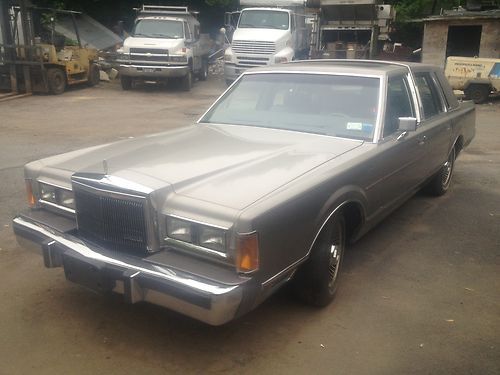 1989 lincoln town car cartier sedan 4-door 5.0l