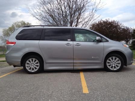 2011 toyota sienna limited braun wheelchair van