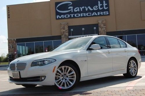 2011 bmw 550i sedan*sport pkg*p2 pkg*loaded*we finance/trade!