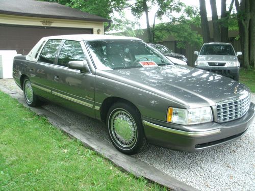 1998 cadillac deville d'elegance, low miles, very clean very nice