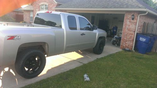 2008 chevy z71 lt  extened cab 4door