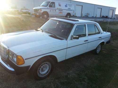 1983 mercedes-benz 300d base sedan 4-door 3.0l no reserve !!!!!!!!!!!!!!!