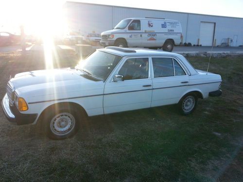 1983 Mercedes-Benz 300D Base Sedan 4-Door 3.0L NO RESERVE !!!!!!!!!!!!!!!, image 2