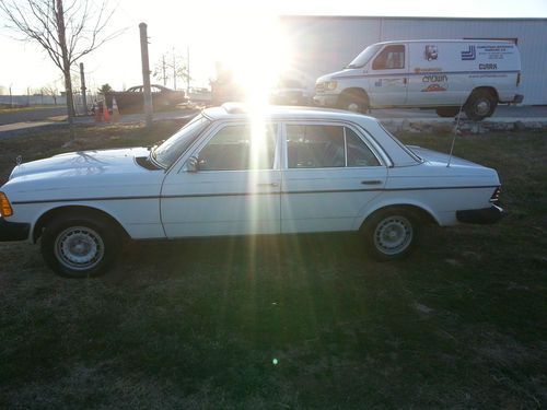 1983 Mercedes-Benz 300D Base Sedan 4-Door 3.0L NO RESERVE !!!!!!!!!!!!!!!, image 4