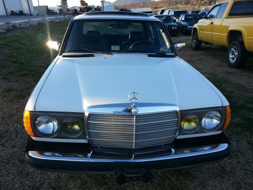 1983 Mercedes-Benz 300D Base Sedan 4-Door 3.0L NO RESERVE !!!!!!!!!!!!!!!, image 16