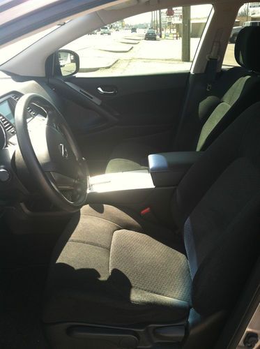 Aluminum Wheels Keyless Entry Tinted Glass Rear Window Wiper Cloth Seats, image 4