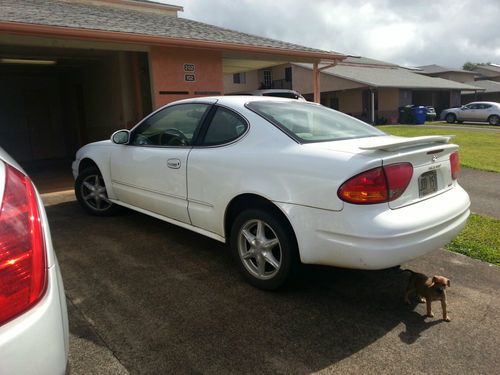 2000 oldsmobile alero- white, 118k, automatic, two door