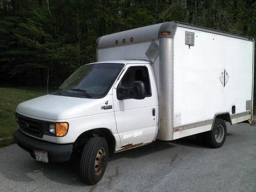 2003 ford e-350 base cutaway van 2-door 5.4l