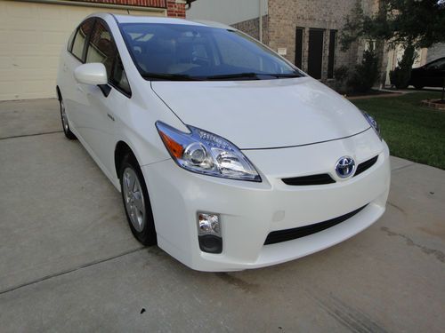 2010 toyota prius ***gas saver !!!49 mpgs!!!***