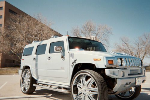 2003 hummer h2 with 30'' rims