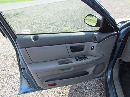 2005 Ford Taurus SE Sedan 4-Door 3.0L, image 5