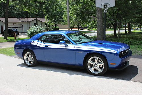 2012 challenger r/t classic/ blue streak pearl/ excellent condition