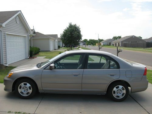 2003 honda civic hybrid sedan 4-door 1.3l, runs and drives great, amazing mpg