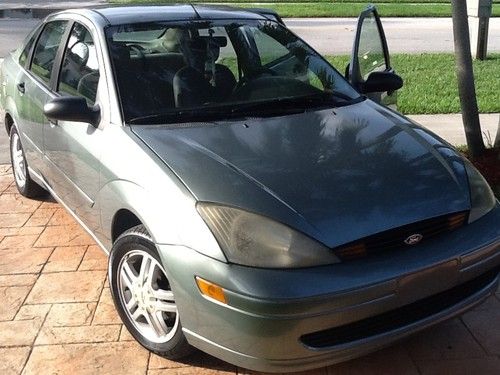 2003 ford focus se sedan 4-door 2.0l.  one owner %%%%%