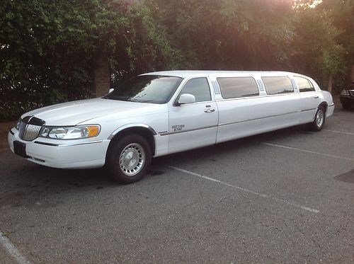 120" stretch limo runs great $10,500.00 very,very good condition 163,037 ml