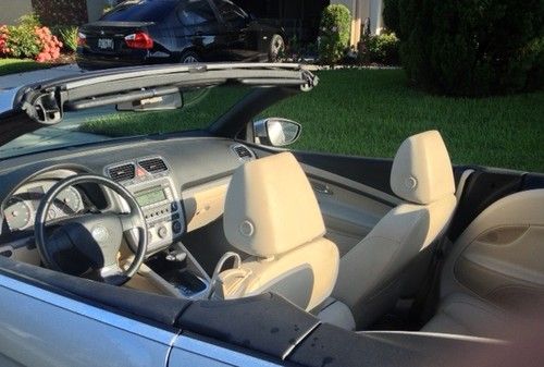 2009 volkswagen eos komfort convertible 2-door 2.0l