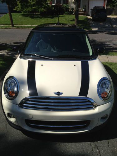 2011 mini cooper - only 8,000 miles - pepper white w/ black stripes