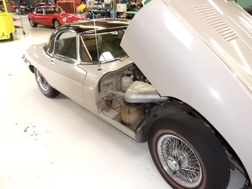 Classic Jaguar 1969 XKE Roadster with Black Hard Top - 6cyl 4.2 mtr, image 3