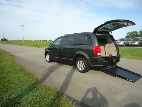 2012 dodge grand caravan wheelchair/handicap ramp van rear entry conversion