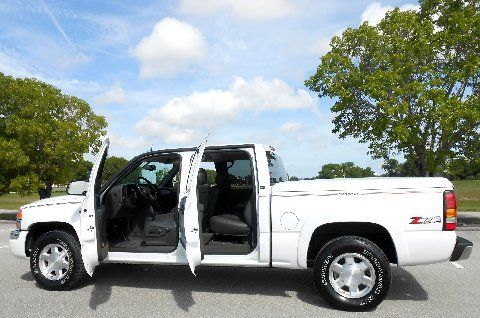 Crew cab 4x4~heated leather seats~onstar~1500 slt~new tires~white~05 06 07 08