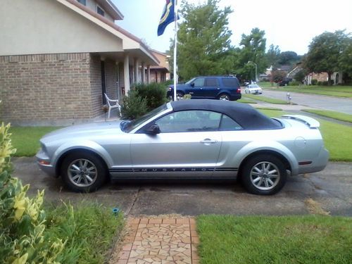 2006 ford mustang base convertible 2-door 4.0l