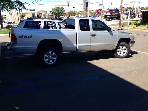 2003 dodge dakota sport extended cab pickup 4.7l v8 4x4 32k miles