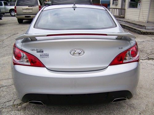 2010 hyundai genesis coupe 3.8 track coupe 2-door 3.8l