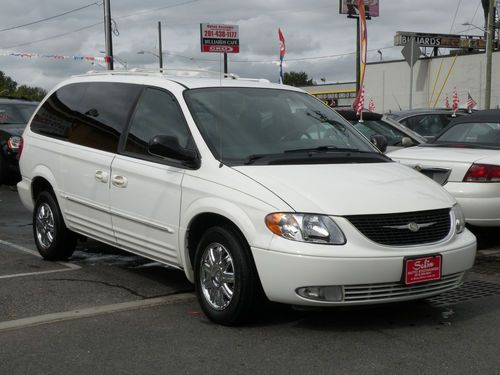 2004 chrysler town&amp;country limited. one owner navigation dvd leather no reserv.