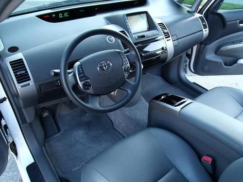 2008 silver prius touring model, grey leather, nav, jbl, mp3, 2011 rims &amp; tires