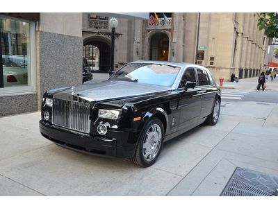 2008 rolls royce phantom.  black / silver contrast with black.