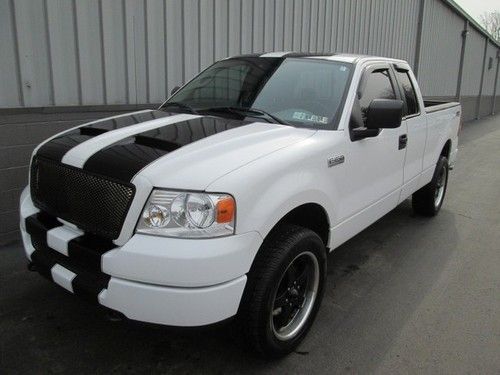 2005 ford f-150 stx, 4x4,4wd,crew cab, clean carfax,we finance