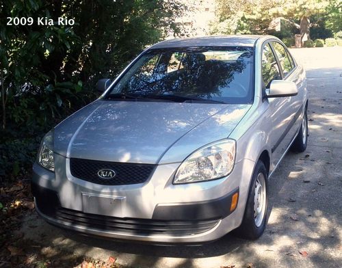 2009 kia rio- great condition- 5 speed manual- 4 door- silver- cd aux usb + more