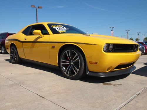 Srt 8 yellow jacket edition 6 sped manual coupe 6.4l navigation one owner clean