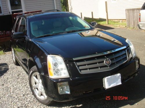 Black 2005 cadillac srx