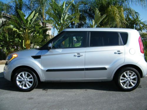 2012 kia soul 2u hatchback 4-door 2.0l