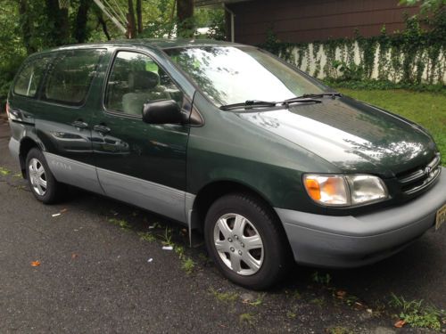 2000 toyota sienna ce! no reserve!