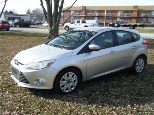 2012 ford focus se 5 door hatchback