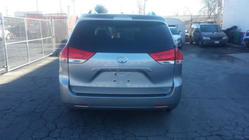 2011 Toyota Sienna LE Mini Passenger Van 5-Door 3.5L 8 Passenger, US $21,900.00, image 2
