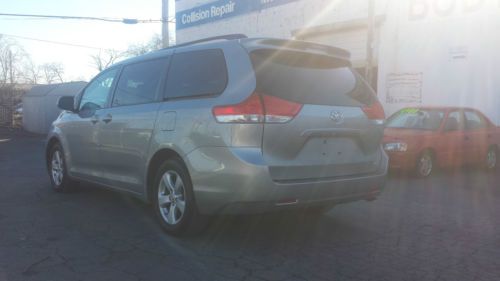 2011 Toyota Sienna LE Mini Passenger Van 5-Door 3.5L 8 Passenger, US $21,900.00, image 5