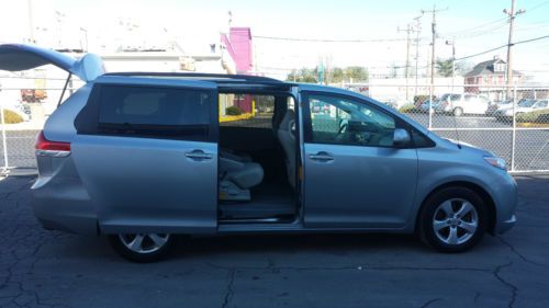 2011 Toyota Sienna LE Mini Passenger Van 5-Door 3.5L 8 Passenger, US $21,900.00, image 7