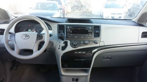 2011 Toyota Sienna LE Mini Passenger Van 5-Door 3.5L 8 Passenger, US $21,900.00, image 10