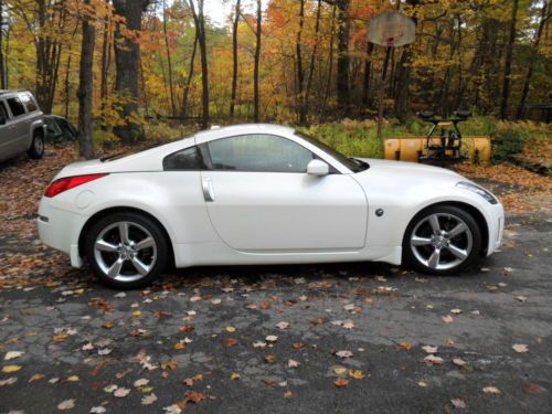 Nissan 350z mint condition, low milage, garage kept winter months!