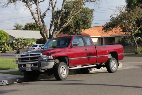 Dodge ram 2500 4x4 v10  runs great.