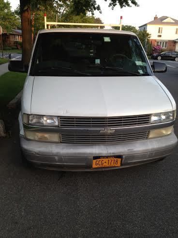 1998 white cheverolet astro van (new motor new transmission)