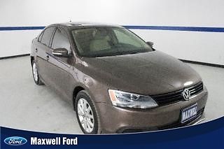11 vw jetta, 2.5l 5 cylinder, auto, leather, sunroof, clean 1 owner!