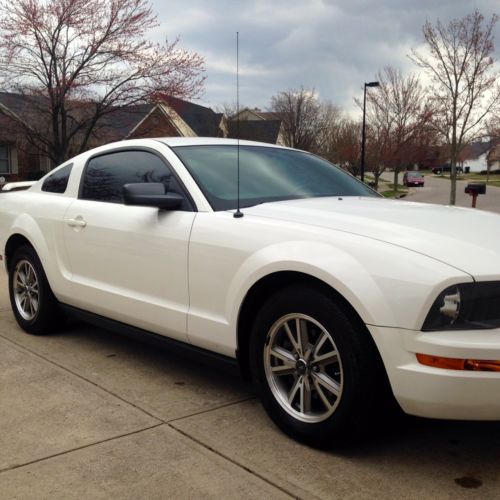 2005 ford mustang base coupe 2-door 4.0l