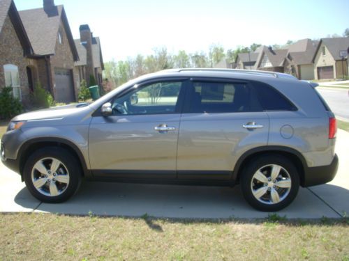 2013 kia sorento ex, 2.4l, fwd, leather, bluetooth, heated seats, like new