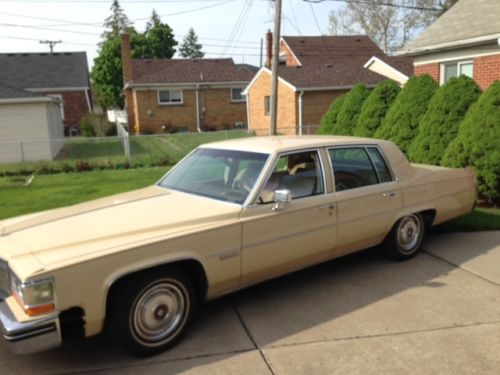 1982 cadillac deville 87000 mile very clean runs drives great very very nice