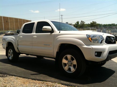 4x4, trd, sr5, white, automatic, towing pkg, crew cab, 4 door